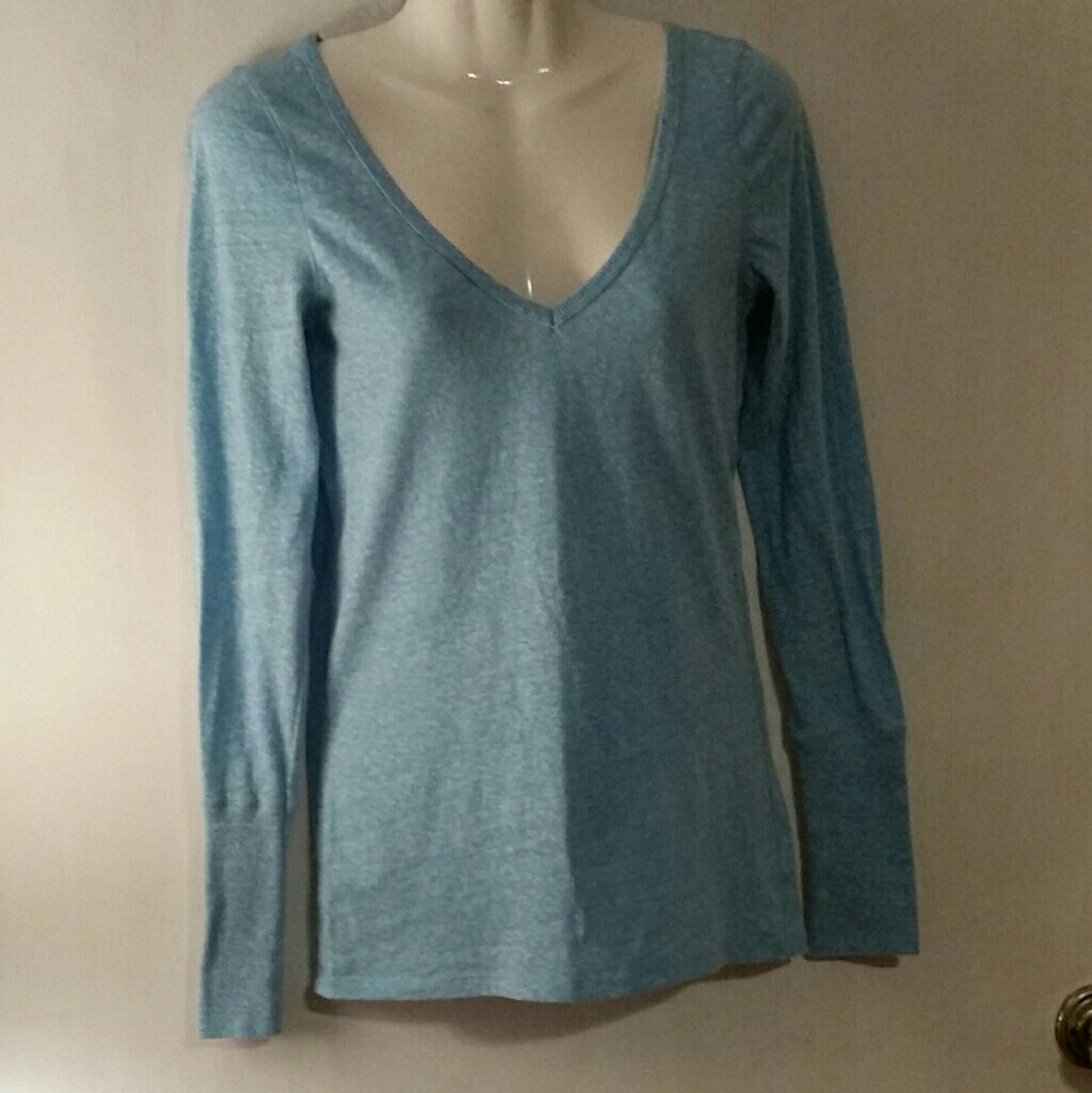 American Eagle Outfitters Vneck Shirt Size M